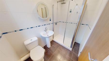 Brooklands Road En-Suite