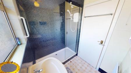 Chequer Lane Shower Room