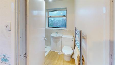 65-Stirling-Crescent-Bathroom.jpg