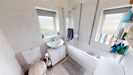 Lingmell Avenue Bathroom