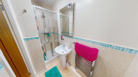 Ledbury Close En-suite