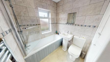 Hillside Close Bathroom