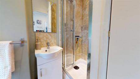 Carmelite Crescent En-suite
