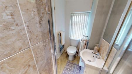 Carmelite Crescent En-suite