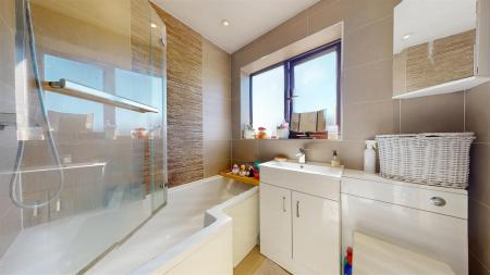 Clipsley Crescent Bathroom