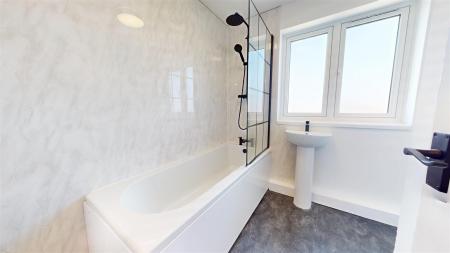 Briars Green Bathroom