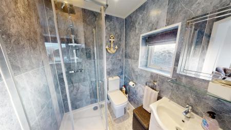 Seacroft Crescent En-suite