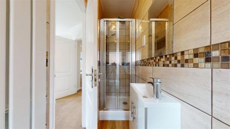 Wendover Close En-suite