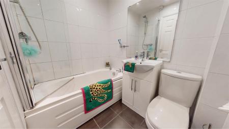 Hopkins Close Bathroom