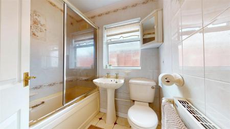 Hyacinth Close Bathroom