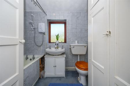 Furness Avenue - Bathroom