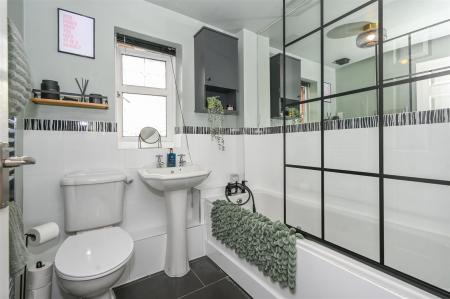 The Spires - Bathroom