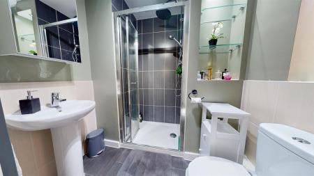 Simmons Close En-Suite