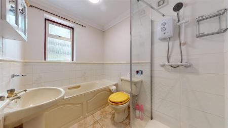 Humber Crescent Bathroom