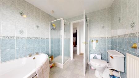 Vicarage Drive Bathroom