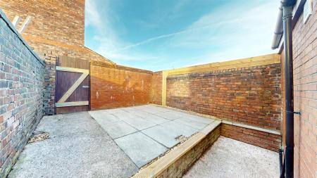 Cambridge Road Rear Yard