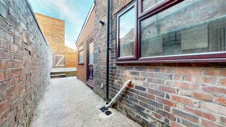 Cambridge Road Rear Yard