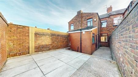 Cambridge Road Rear Yard