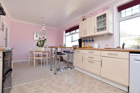 Kitchen/ Dining Area