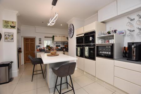 Kitchen/Dining Area