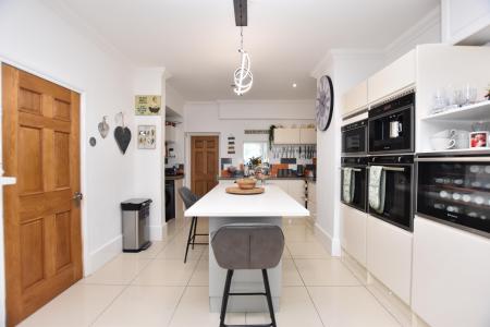 Kitchen/Dining Area