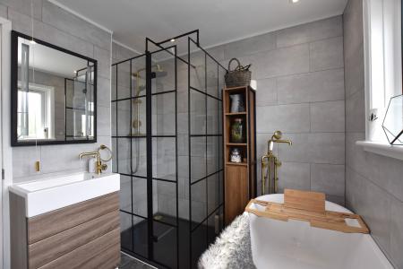 Bath/Shower Room