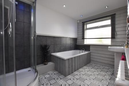 Bath/Shower Room