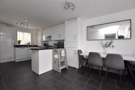 Kitchen/ Dining Area