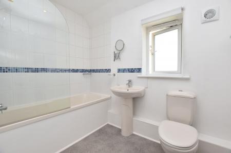 6 Bakers Court - Bathroom