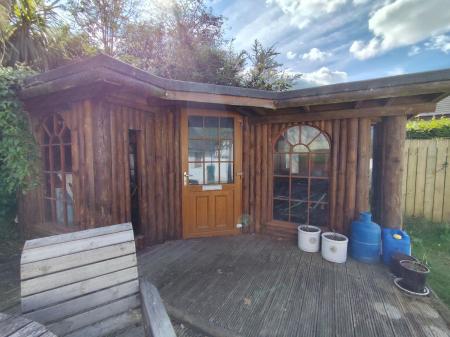 Detached Log Cabin