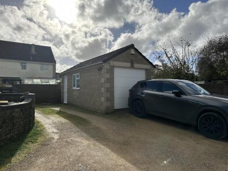 Garage & Parking