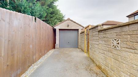 Garage & Parking