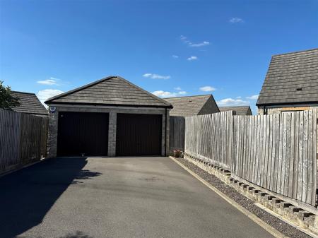 Garage & Parking