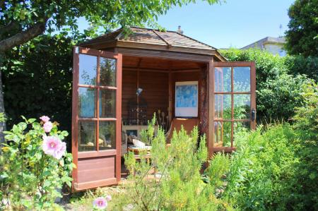 SUMMERHOUSE