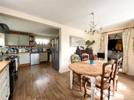 Kitchen/Dining Area