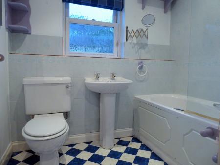 FAMILY BATHROOM