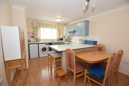 Kitchen/ Dining Room