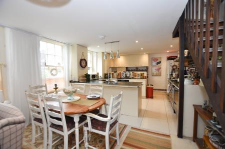 Kitchen Dining Area