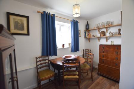 Bedroom 2/Dining