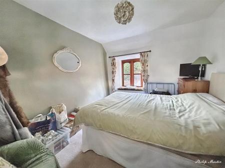 bed 1.jpg