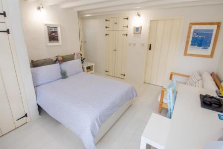 0825_02 - Rose Barn, Tregony, TR2 5SE (48).jpg