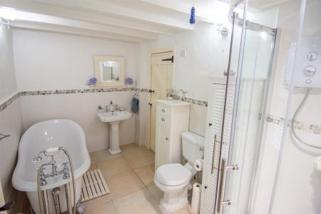 0825_02 - Rose Barn, Tregony, TR2 5SE (40).jpg