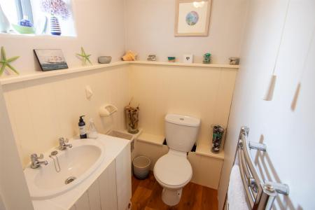 0825_02 - Rose Barn, Tregony, TR2 5SE (107).jpg