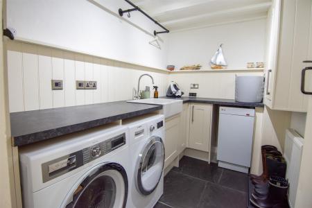 0825_02 - Rose Barn, Tregony, TR2 5SE (53).jpg