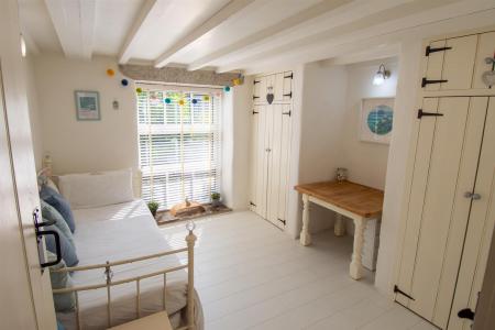 0825_02 - Rose Barn, Tregony, TR2 5SE (102).jpg