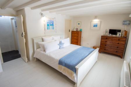 0825_02 - Rose Barn, Tregony, TR2 5SE (37).jpg