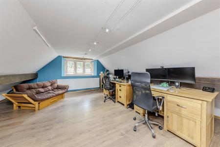Attic Room/Office