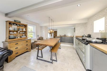 Open Plan Kitchen/Diner/Snug