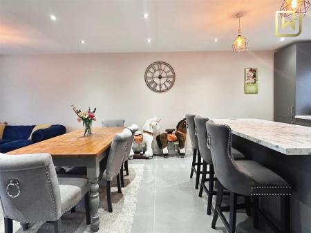 Kitchen Dining Area