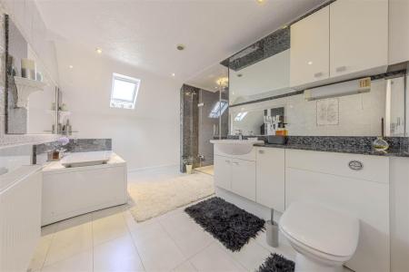 En-Suite Bathroom
